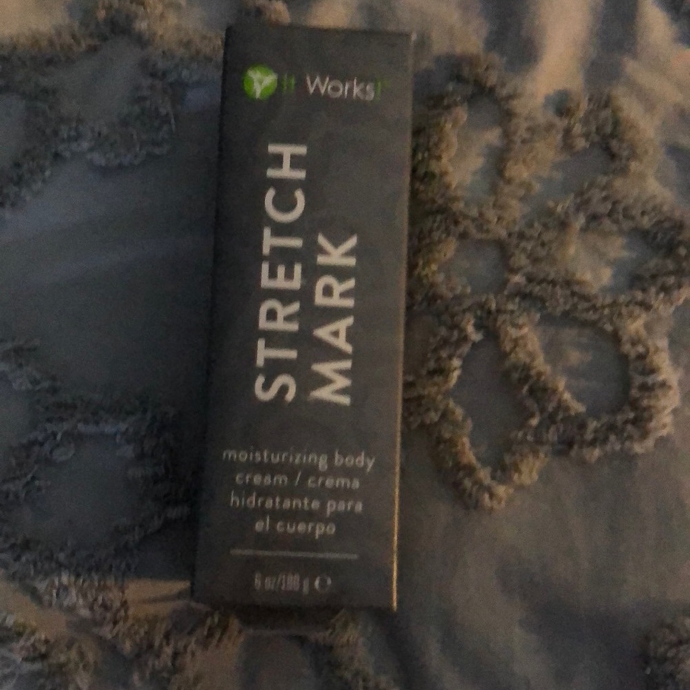 COPY - New in box it works stretch mark cream